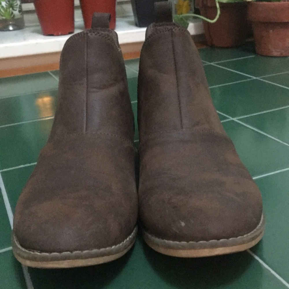 Brown Chelsea boots
